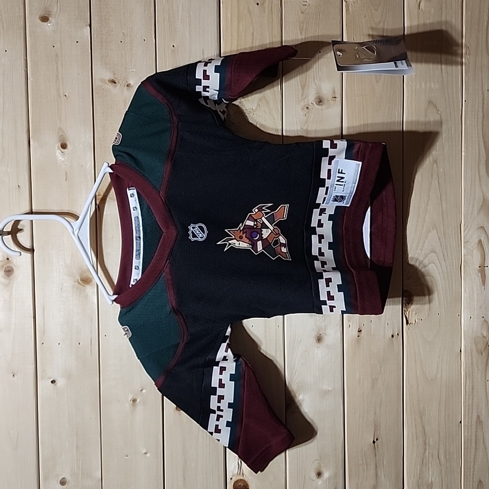 NHL Arizona Coyotes Jersey Size Infants 12/24 months NWT